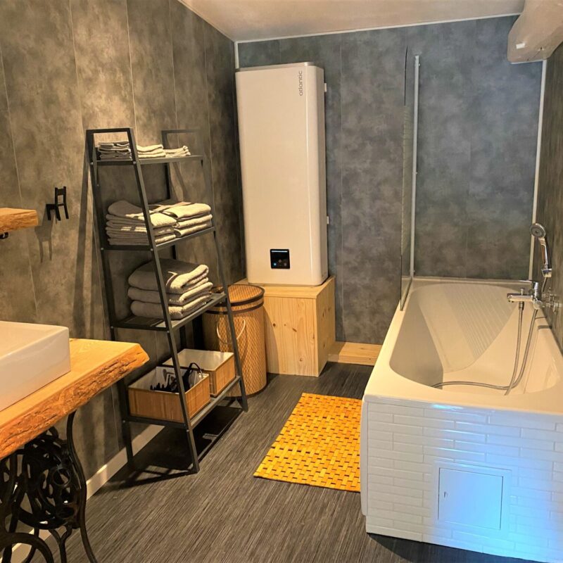 SDB NY 2 MIN 800X800 | A la fontaine fleurie Chambres d’hôtes familiales aux thèmes originaux pour particuliers et professionnels près de Gérardmer et Jeanménil Saint-Nabord 7